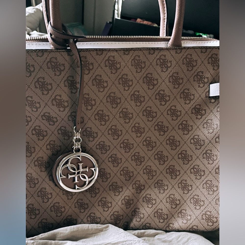 Large Guess purse!